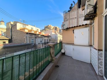 Wohngebäude zum Verkauf in Calle RAFAEL ALTAMIRA