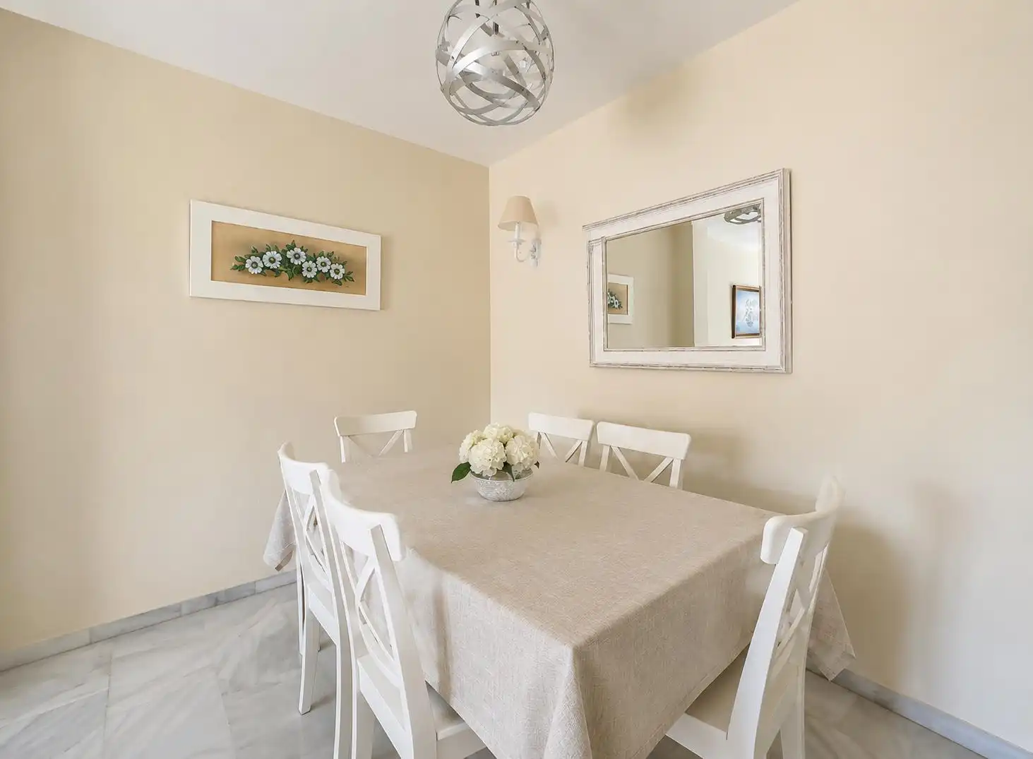 Comedor de Piso en venta en Manilva con Terraza, Trastero y Horno