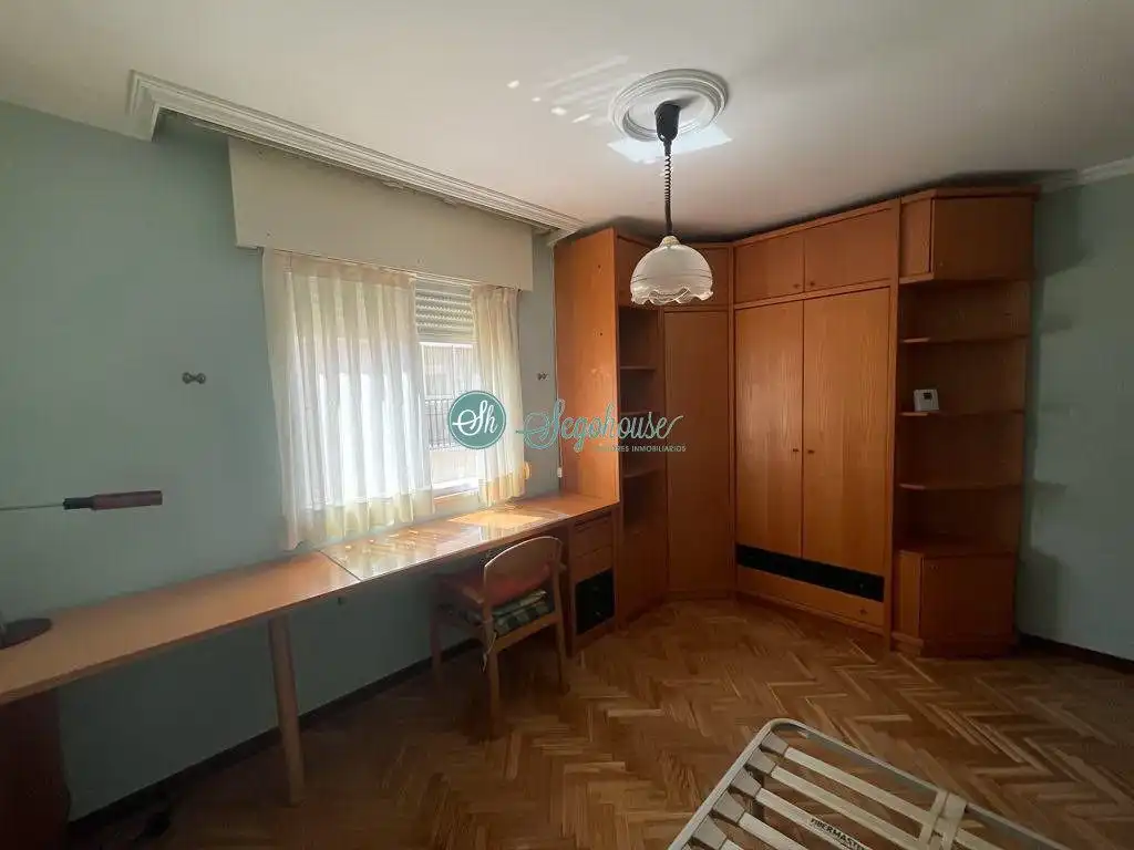 Bedroom of Flat for sale in Segovia  with Heating, Parquet flooring and Terrace