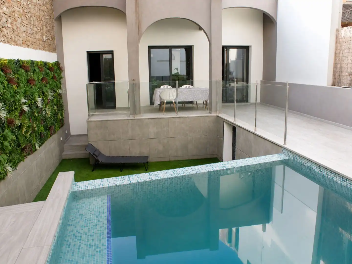 Casa con piscina in vendita a Carrer Vilabertran 26