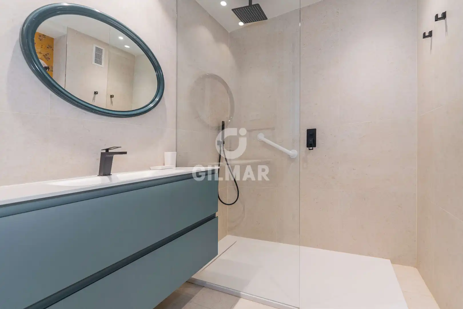 Bathroom of Flat for sale in Madrid  with Heating, Private garden and Swimming Pool
