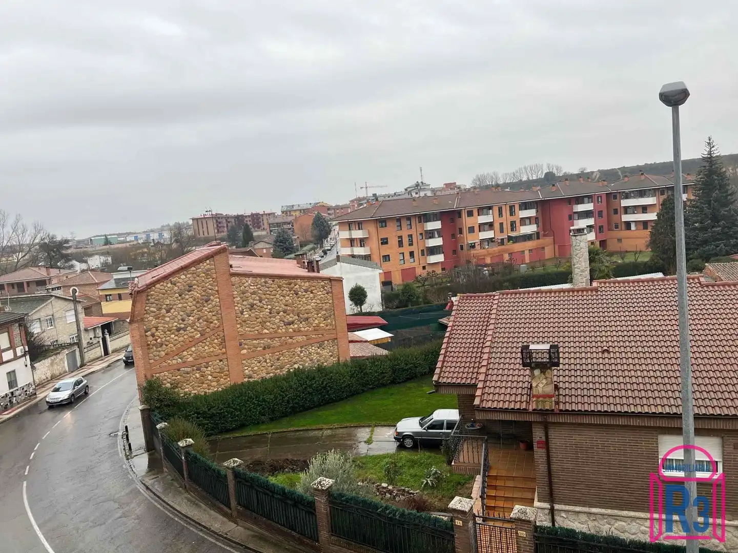 Vista exterior de Dúplex en venda en San Andrés del Rabanedo amb Calefacció, Traster i Moblat