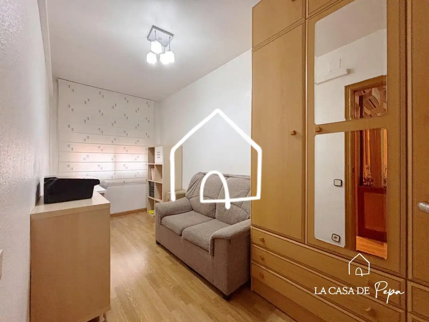 Habitación de Casa adosada en venta en Viladecans con Aire acondicionado, Calefacción y Jardín privado