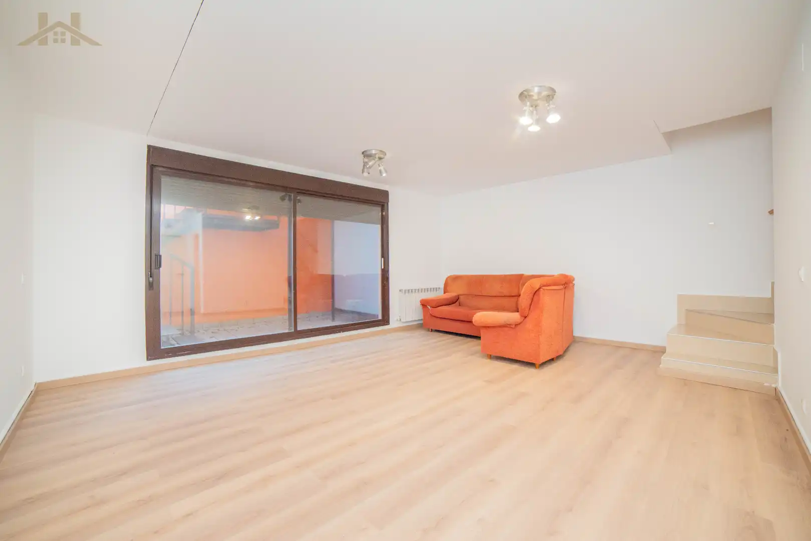 Sala de estar de Casa adosada en venta en Valdemoro con Aire acondicionado, Calefacción y Jardín privado