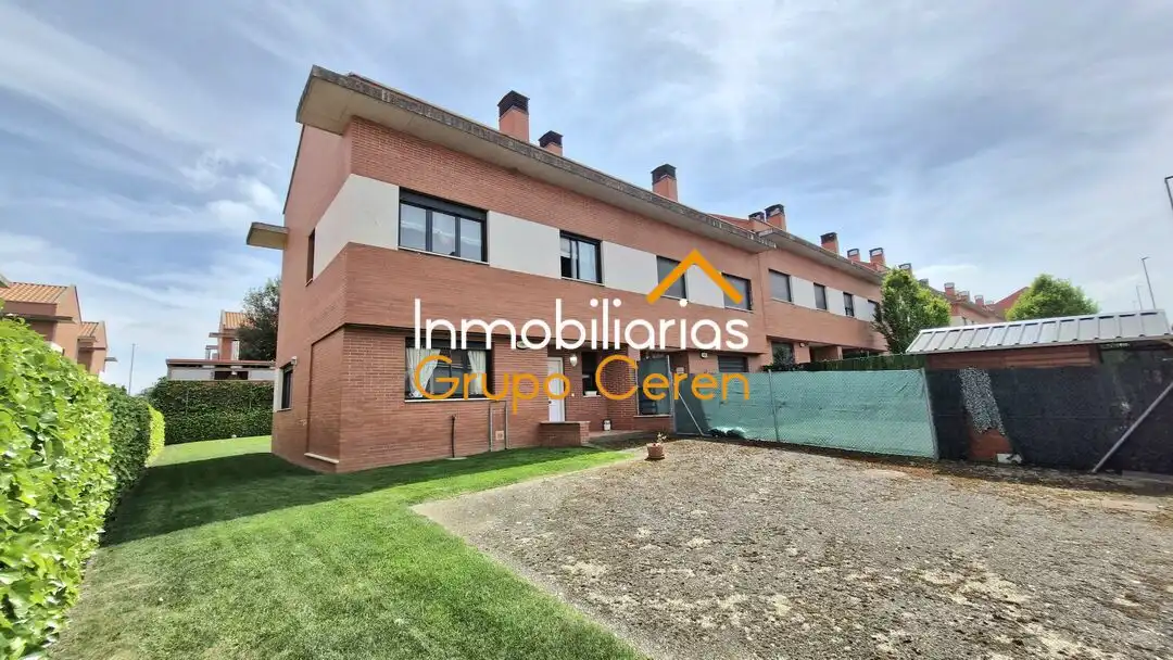 Vista exterior de Casa adosada en venta en Cirueña con Calefacción, Jardín privado y Terraza