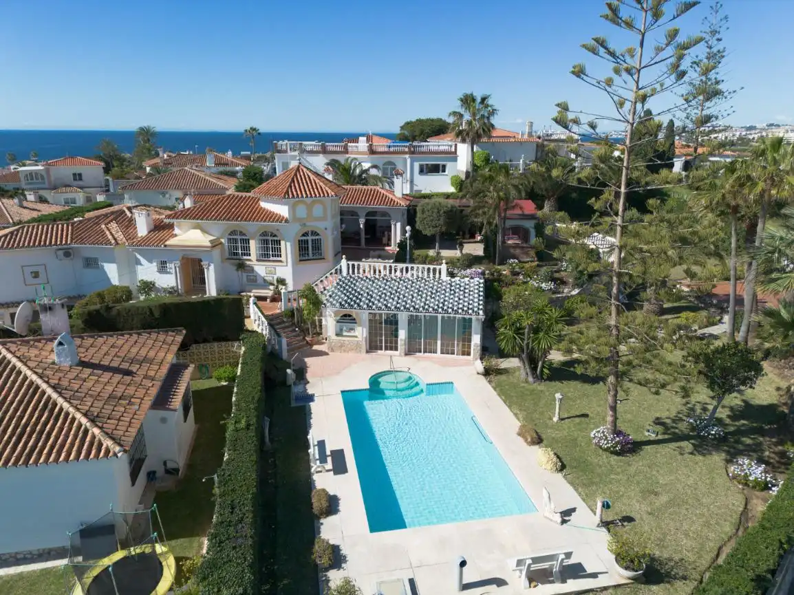 Casa amb piscina en venda a El Faro de Calaburra - Chaparral