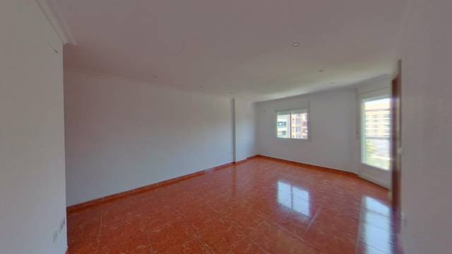 Piso en Venta en C/ Pedro Cabanes en Torrefiel