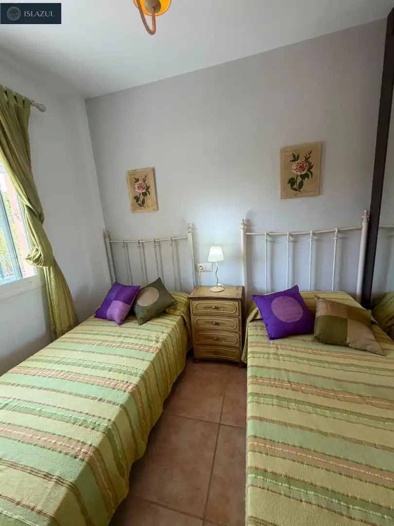 Schlafzimmer von Einfamilien-Reihenhaus zum Verkauf in Islantilla mit Privatgarten, Terrasse und Abstellraum