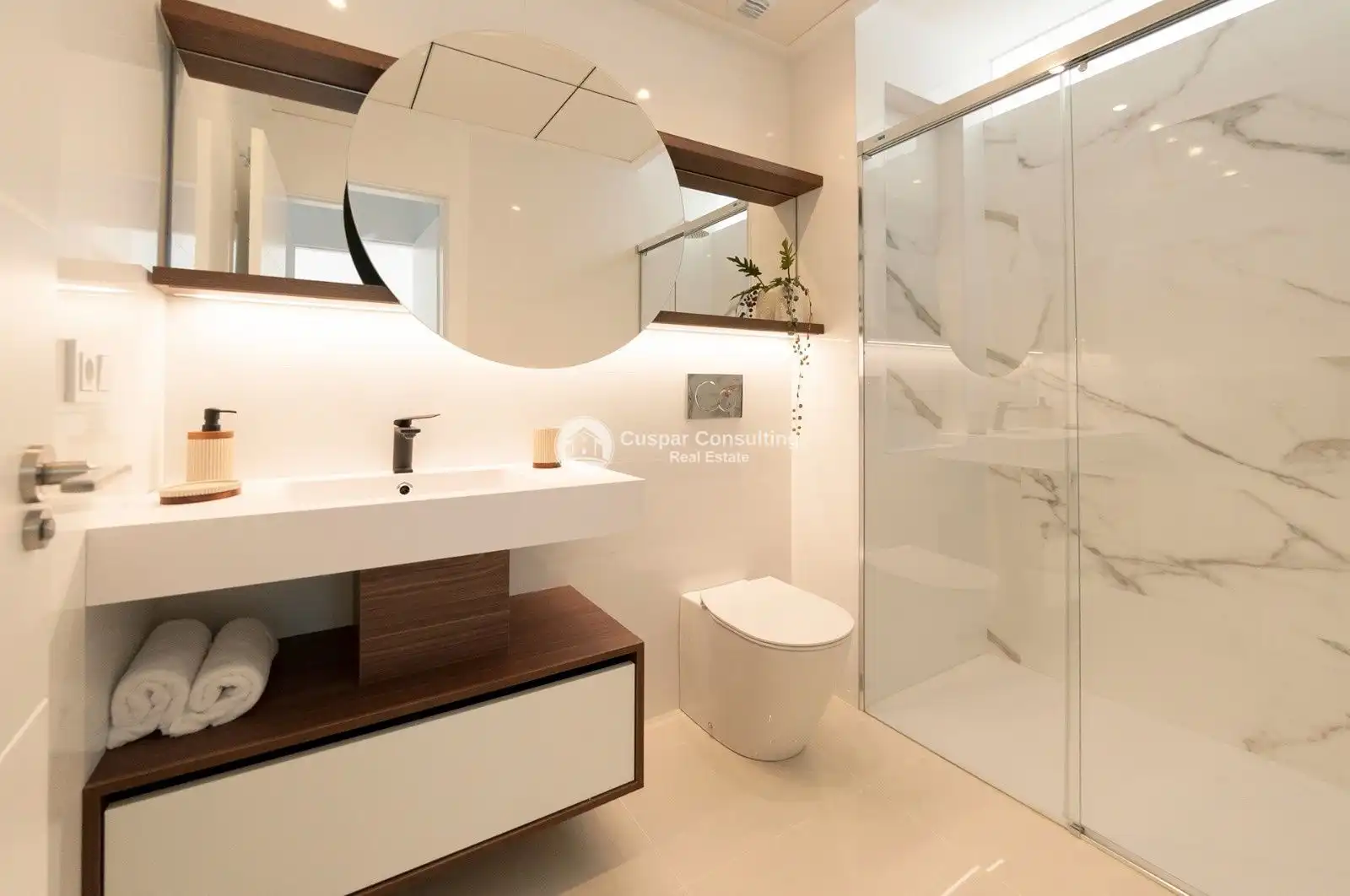 Baño de Apartamento de alquiler en Rojales con Aire acondicionado, Calefacción y Jardín privado