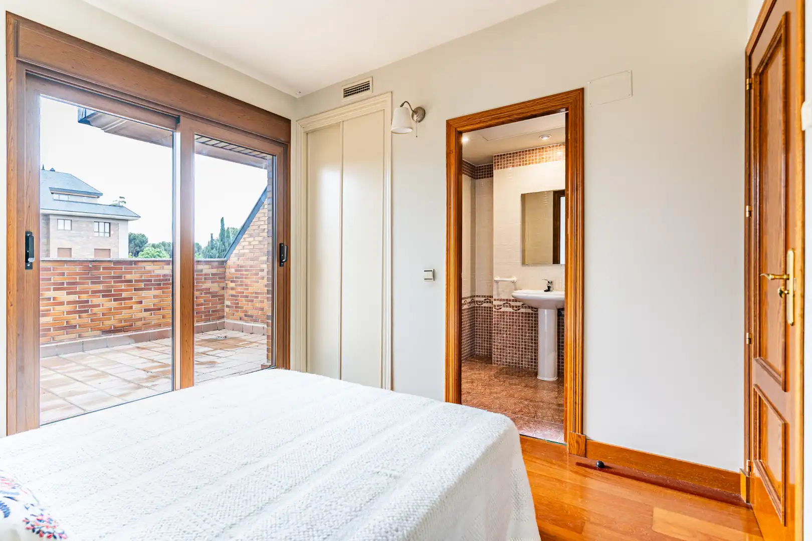 Habitación de Ático en venta en Majadahonda con Aire acondicionado, Calefacción y Jardín privado