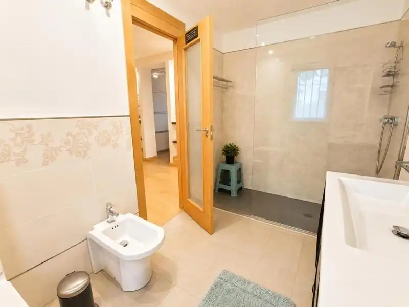 Bany de Casa o xalet en venda en Granada amb Jardí privat i Piscina