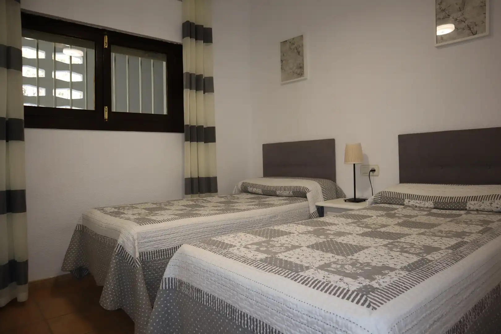 Schlafzimmer von Wohnungen zur Miete in Almuñécar mit Terrasse, Waschmaschine und Mikrowelle
