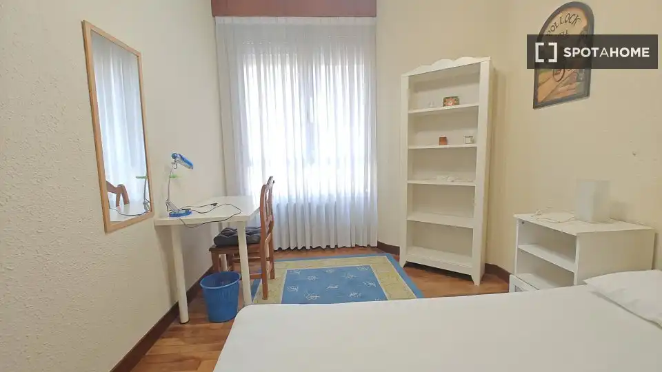 Bedroom of Flat for rent in Bilbao   with Air Conditioner, Heating and Furnished