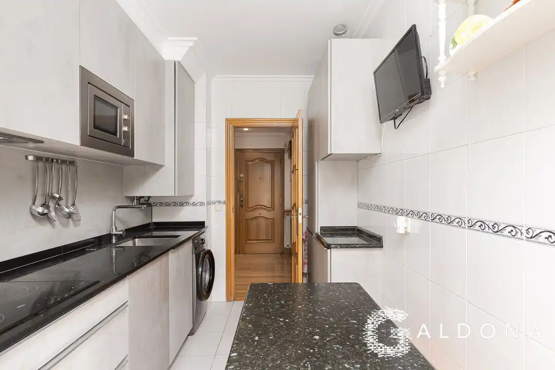 Cuina de Pis en venda en Donostia - San Sebastián  amb Calefacció, Terrassa i Traster