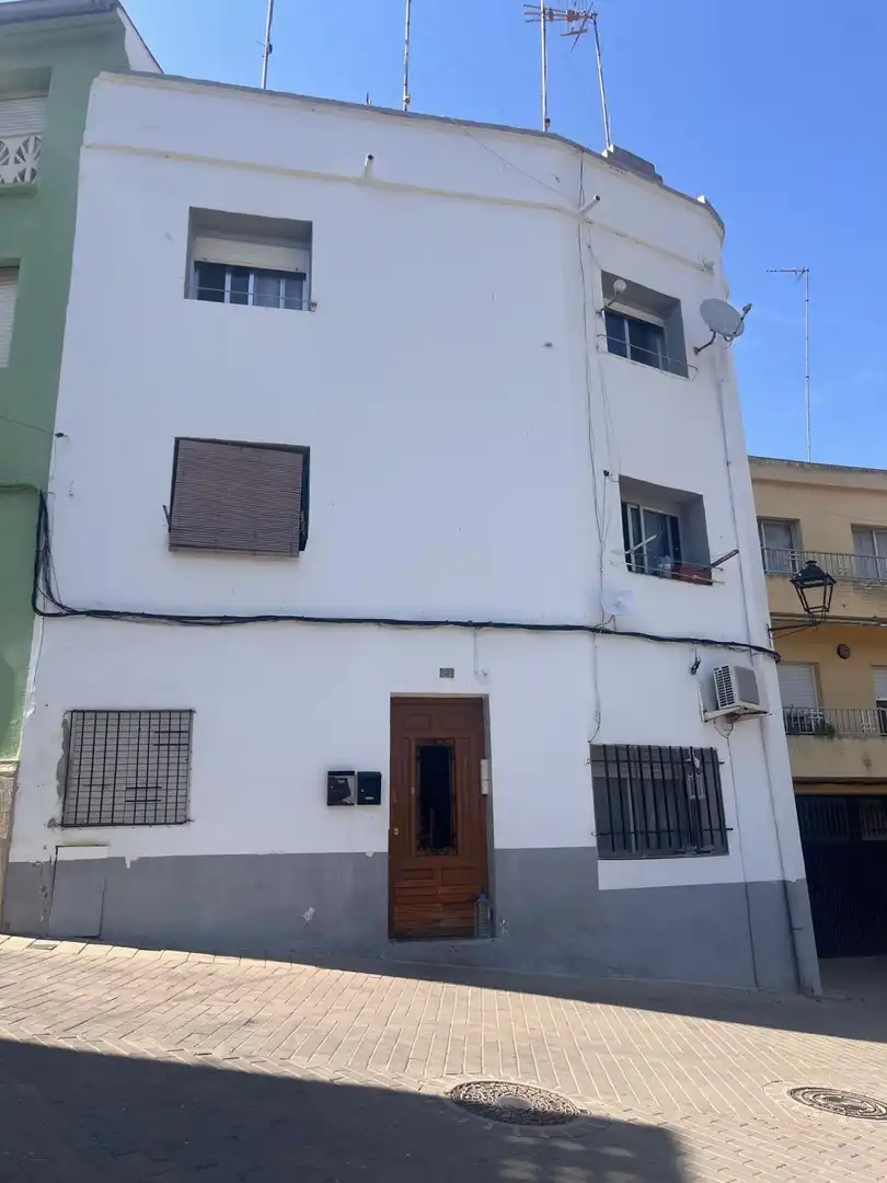 Vista exterior de Edifici en venda en Quesa