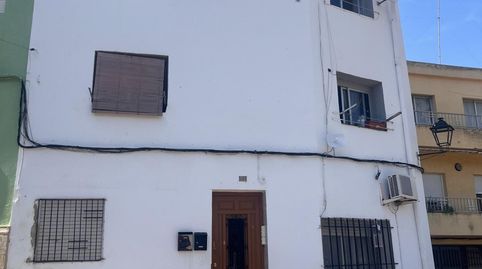 EDIFICIO EN QUESA CON TRES PISOS Y ÁTICO