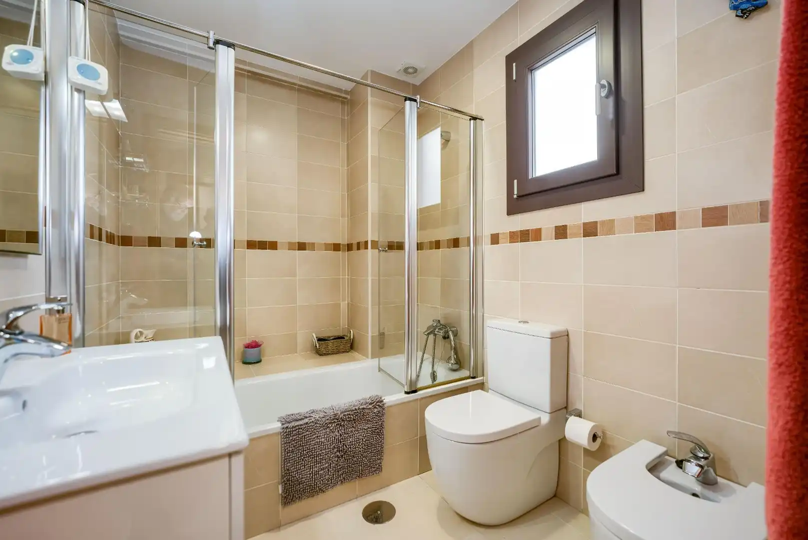 Badezimmer von Dachboden zum Verkauf in Sevilla mit Klimaanlage, Heizung und Terrasse