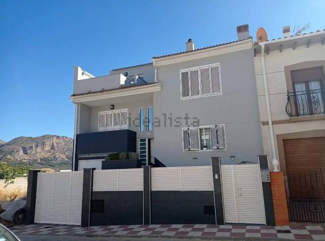 Casa adosada en Venta en Blas Infante en Alfarnate