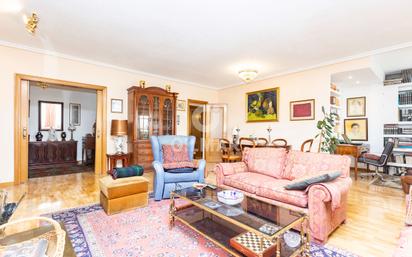 Flat for sale in Colina