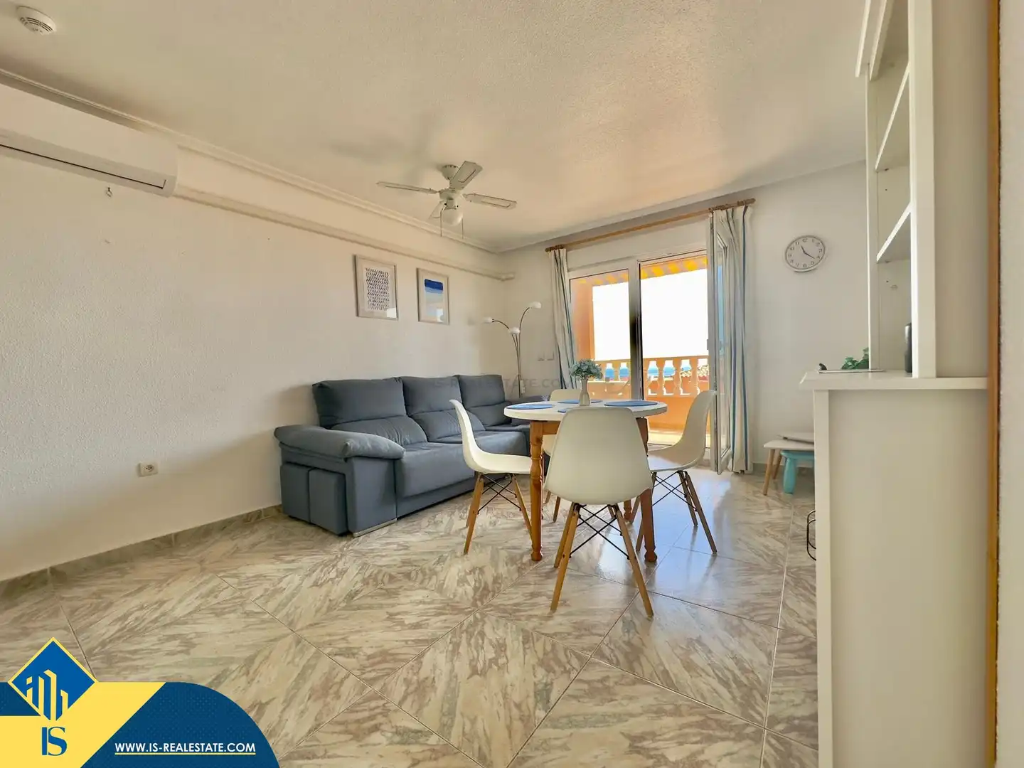 Living room of Flat for sale in Torrevieja  with Terrace, Furnished and Community pool