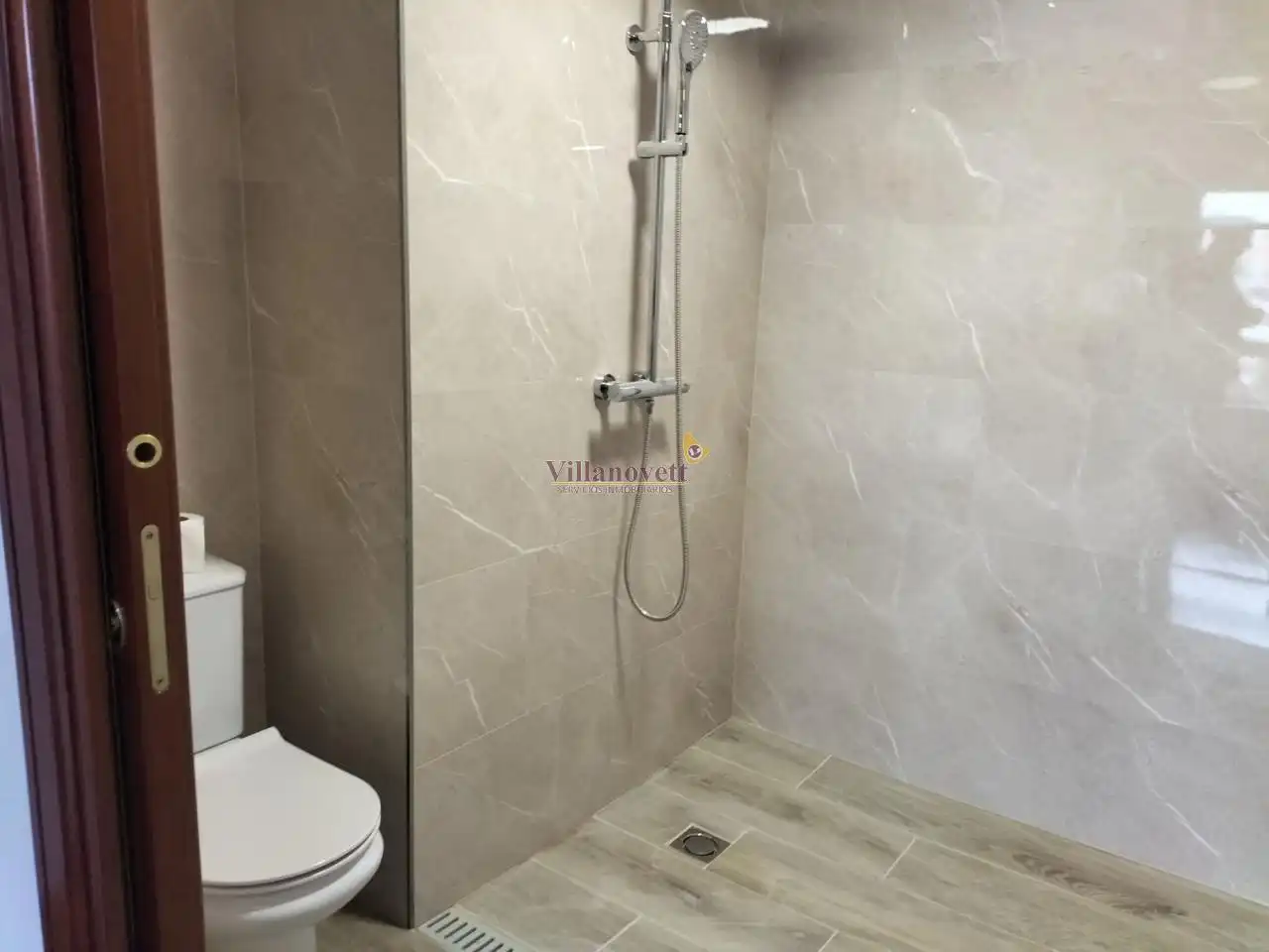 Baño de Piso de alquiler en Vigo  con Calefacción, Parquet y Trastero