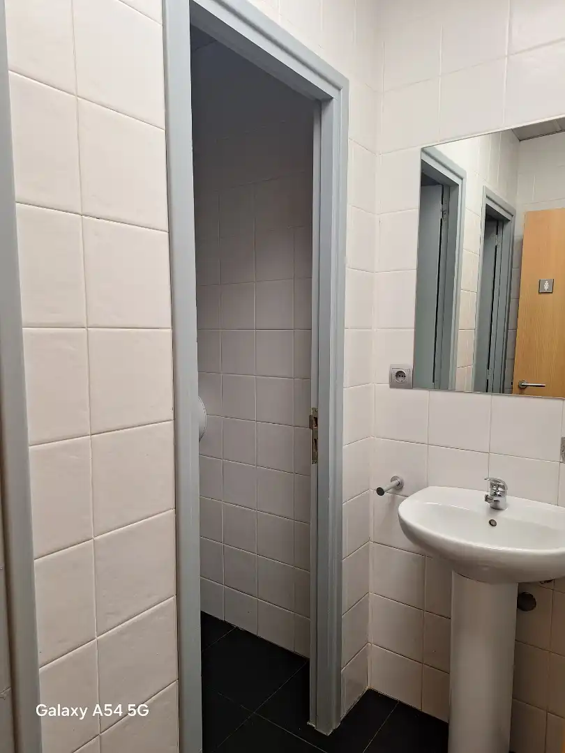 Bany de Oficina de lloguer en Barcelona amb Aire condicionat i Calefacció
