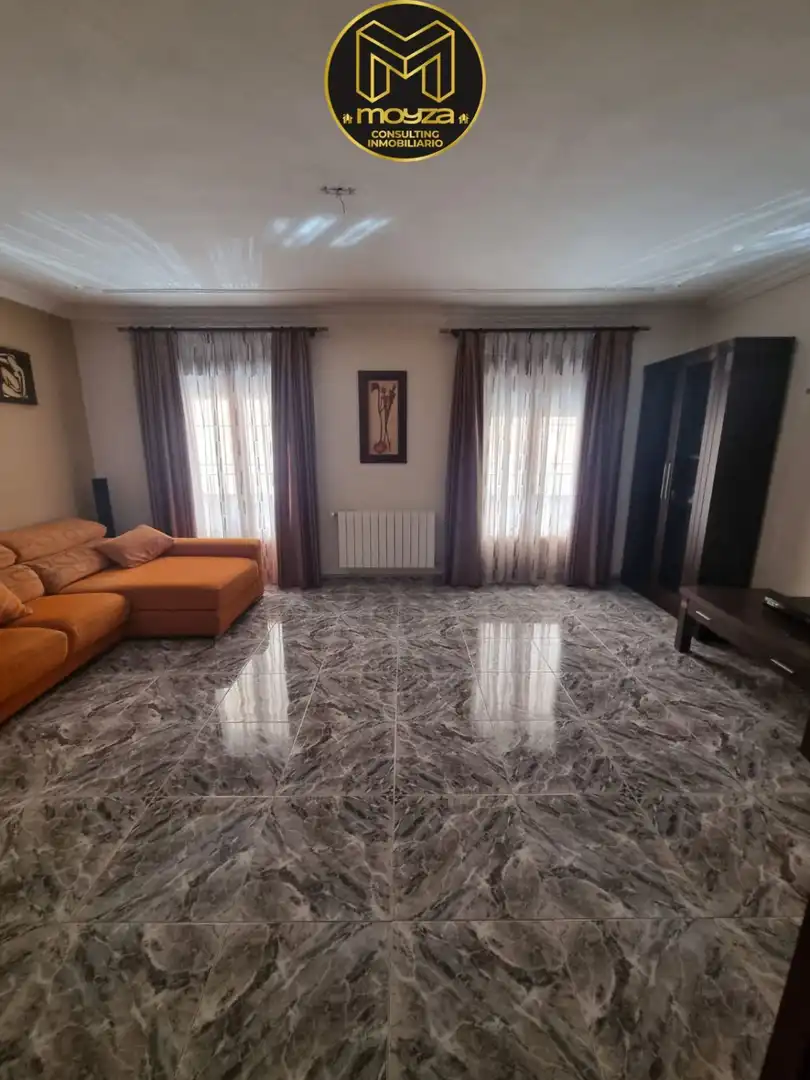 Casa con terraza en venta en Los Villares