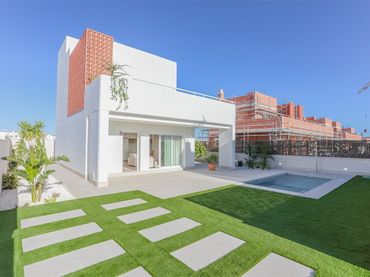 Chalet con piscina en venta en Pilar de la Horadada ciudad