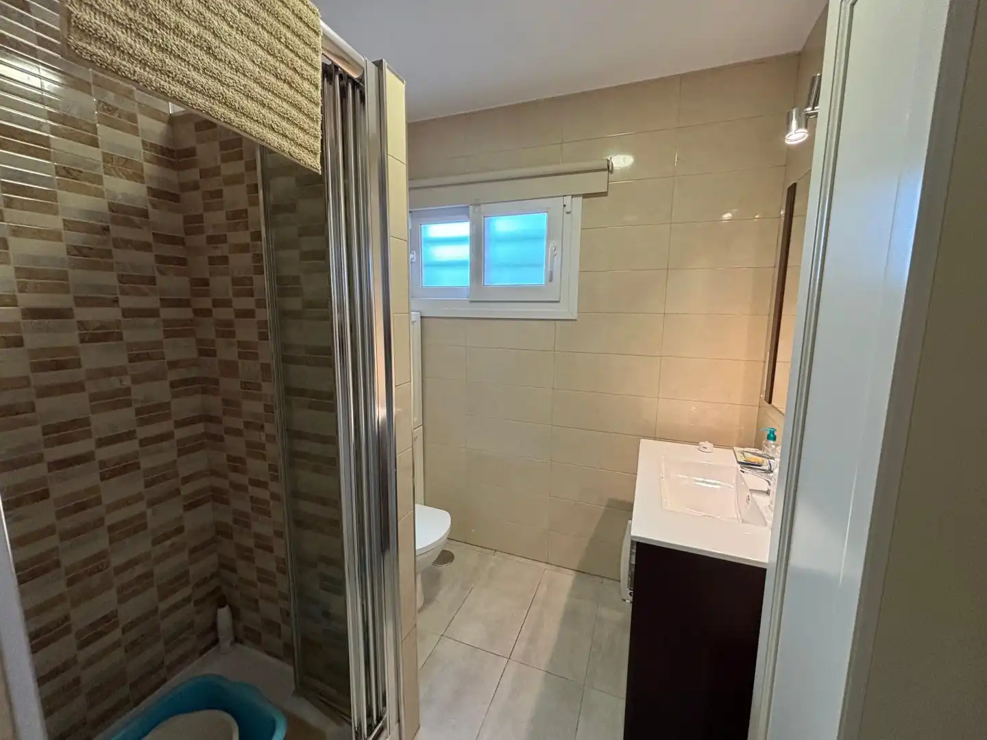 Bany de Casa o xalet en venda en Bormujos amb Aire condicionat, Traster i Piscina