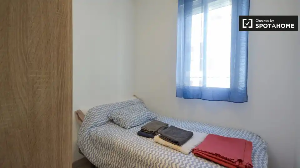 Bedroom of Flat for rent in Madrid  with Air Conditioner, Heating and Furnished
