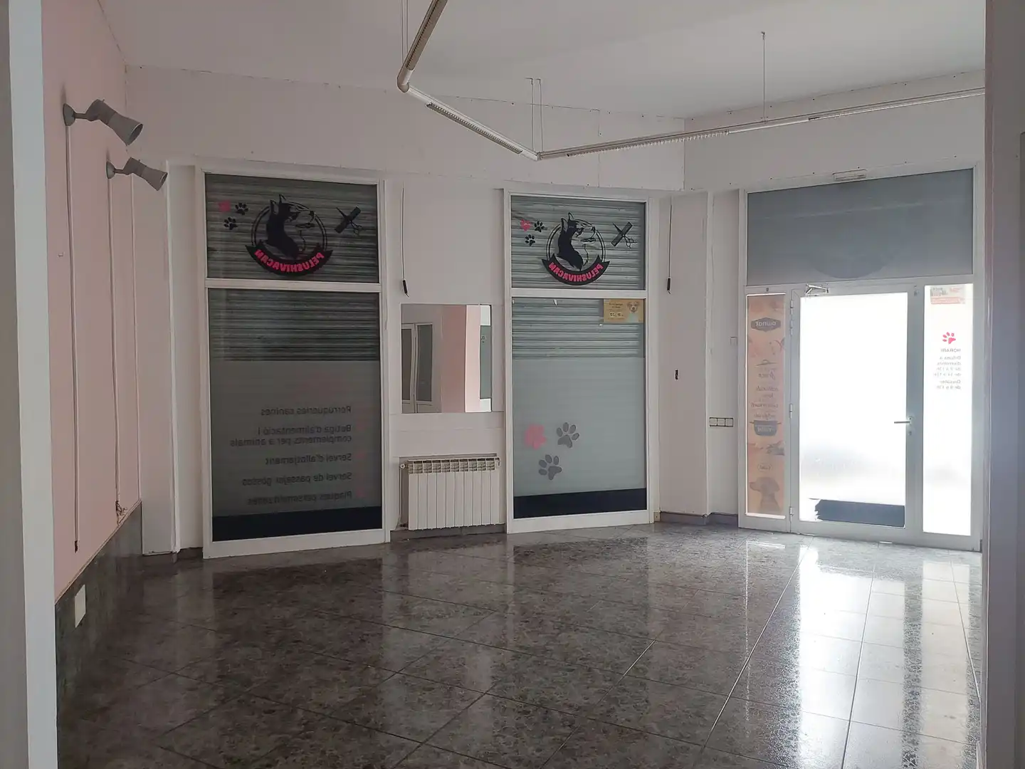 Locale commerciale in affitto a Carrer del Puigmal 2