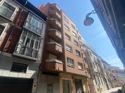 Exterior view of Flat for sale in Valladolid Capital  with Terrace and Balcony