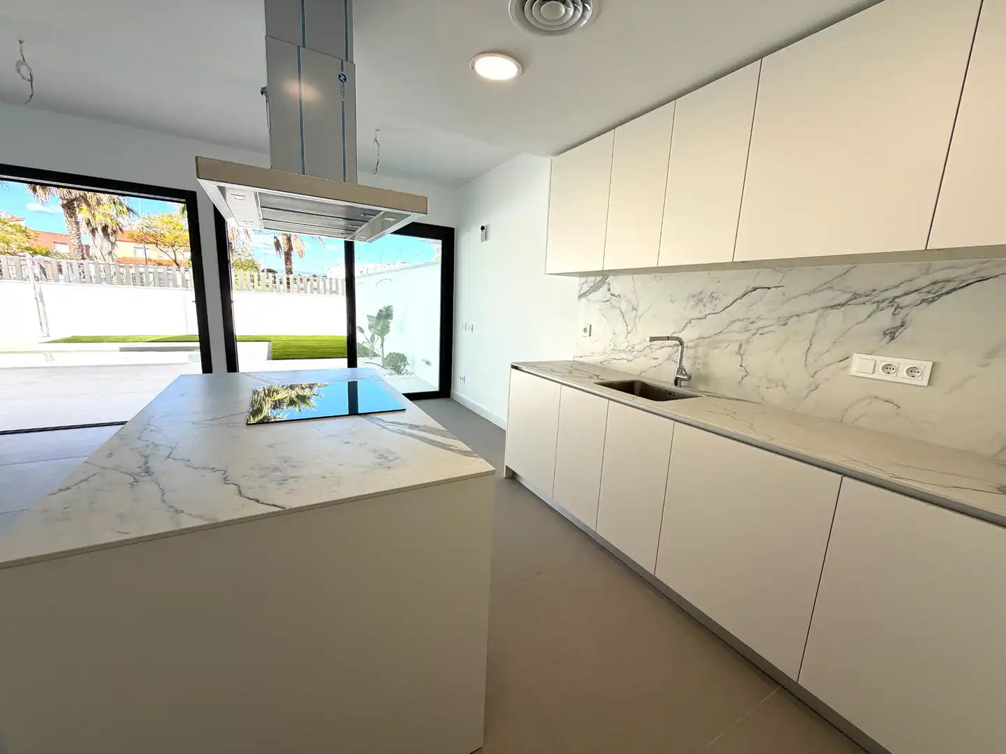 Cocina de Casa adosada en venta en Cambrils con Aire acondicionado, Calefacción y Jardín privado