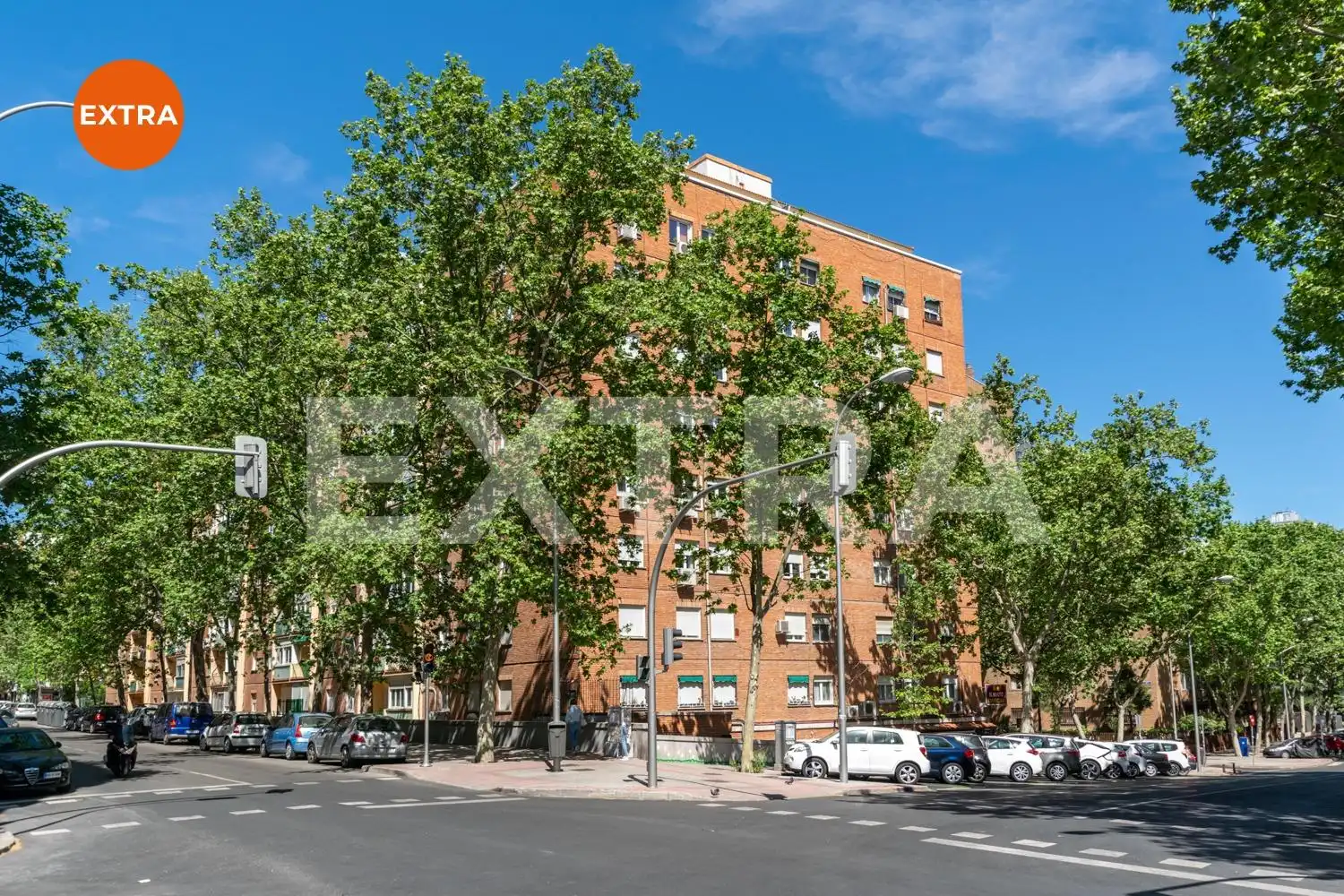 Vista exterior de Piso en venta en Madrid con Calefacción y Alarma