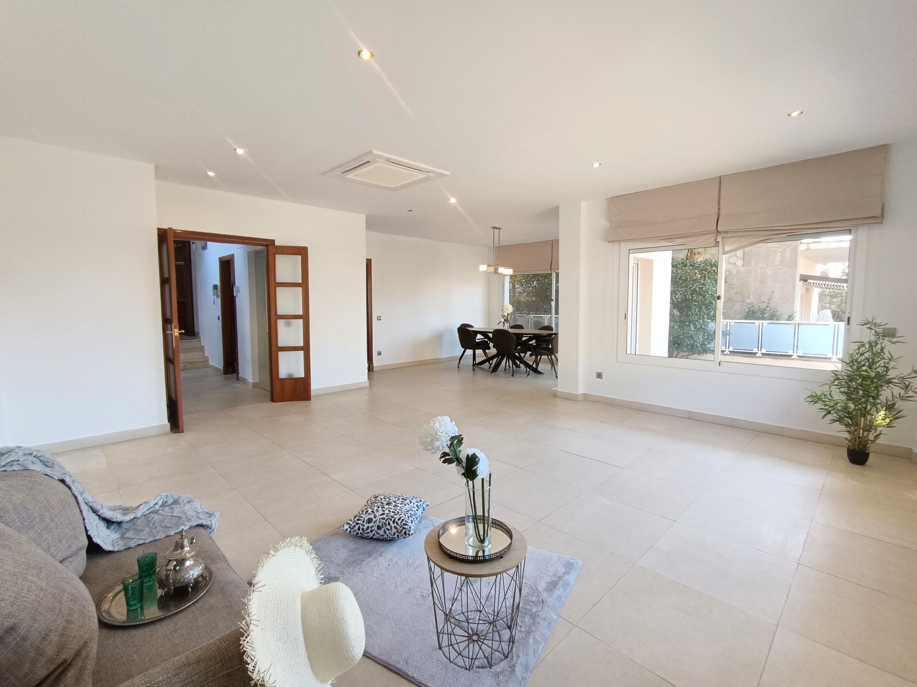 Sala d'estar de Casa o xalet en venda en Sitges amb Aire condicionat, Calefacció i Jardí privat