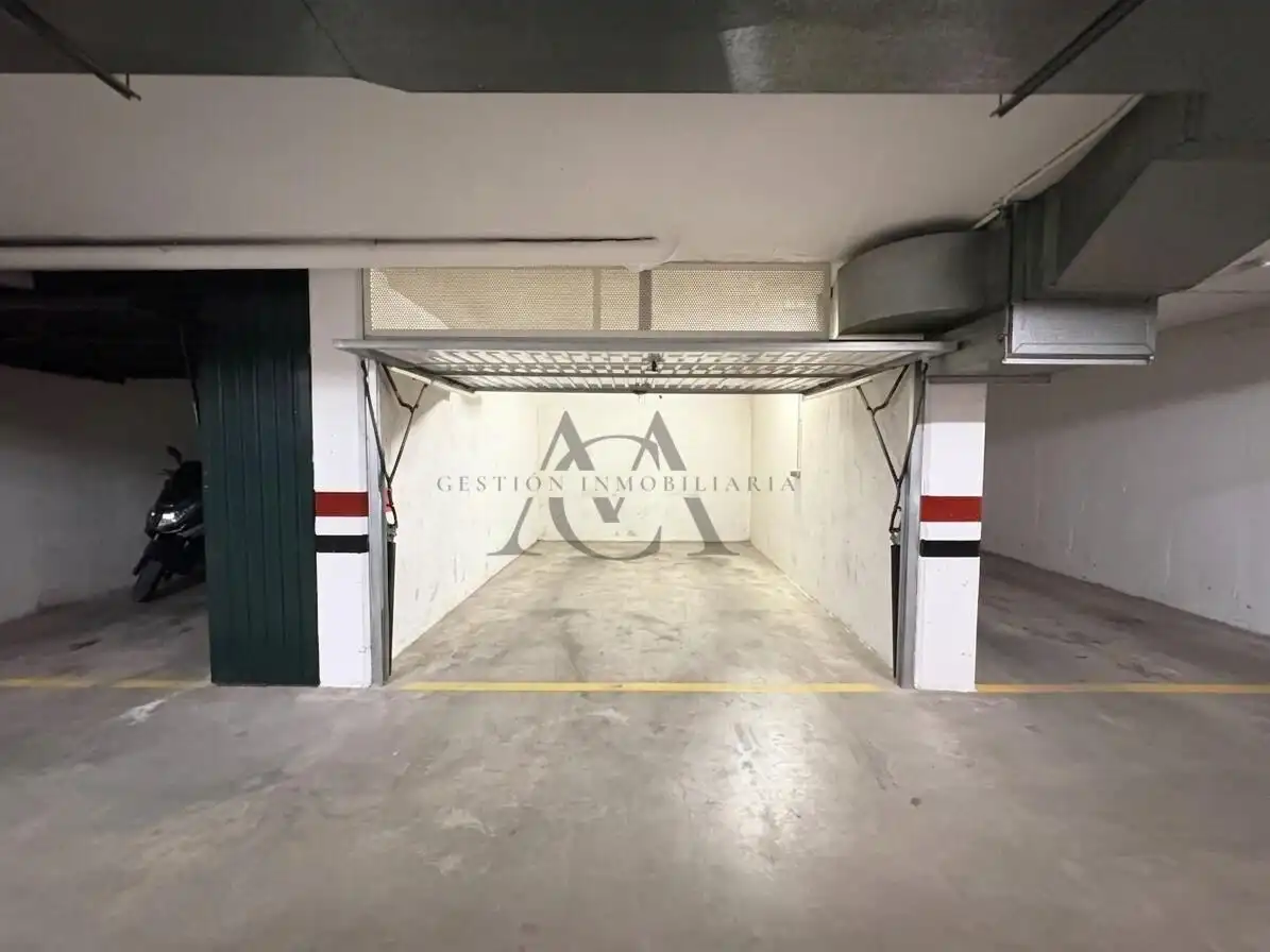 Parkplatz von Garage zum Verkauf in Lucena