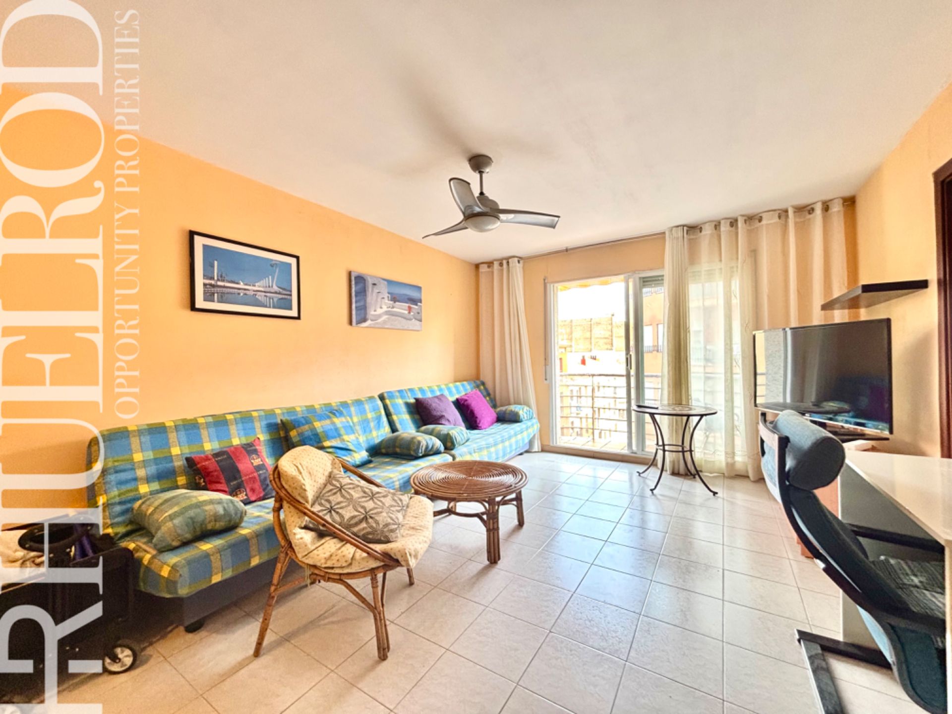 Living room of Flat for sale in Pineda de Mar  with Furnished, Oven and Washing machine
