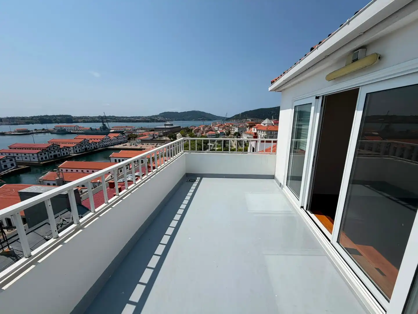 Terraza de Ático de alquiler en Ferrol con Calefacción, Parquet y Terraza