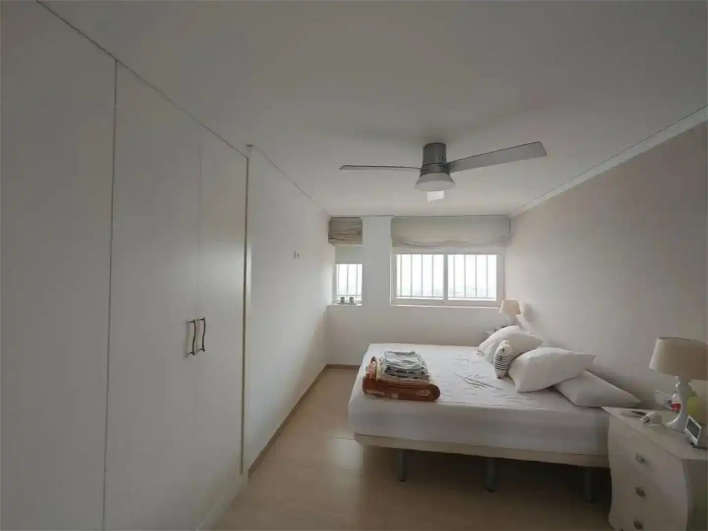 Schlafzimmer von Wohnung zur Miete in  Valencia Capital mit Klimaanlage und Balkon