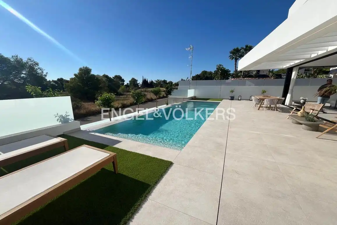 Casa con piscina en venta en Balcón de Ponoig - Polop Paradis - Polop Hills