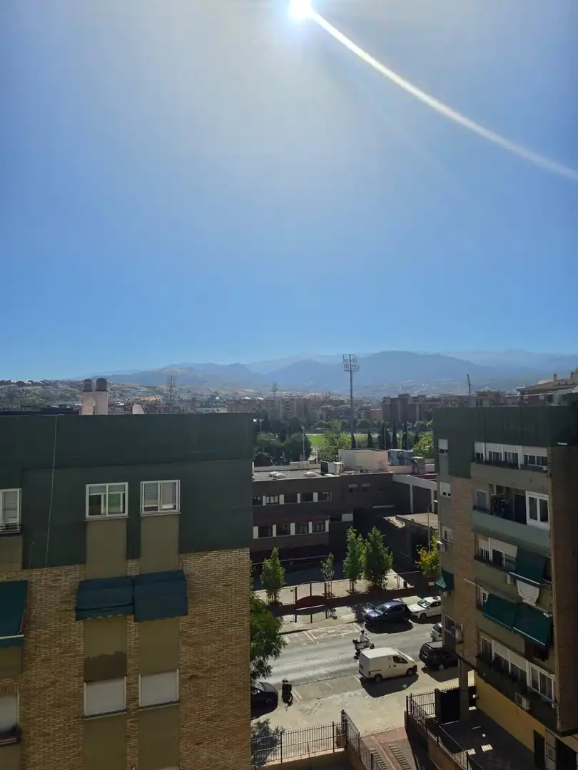 Vista exterior de Piso de alquiler en Granada con Aire acondicionado, Calefacción y Jardín privado