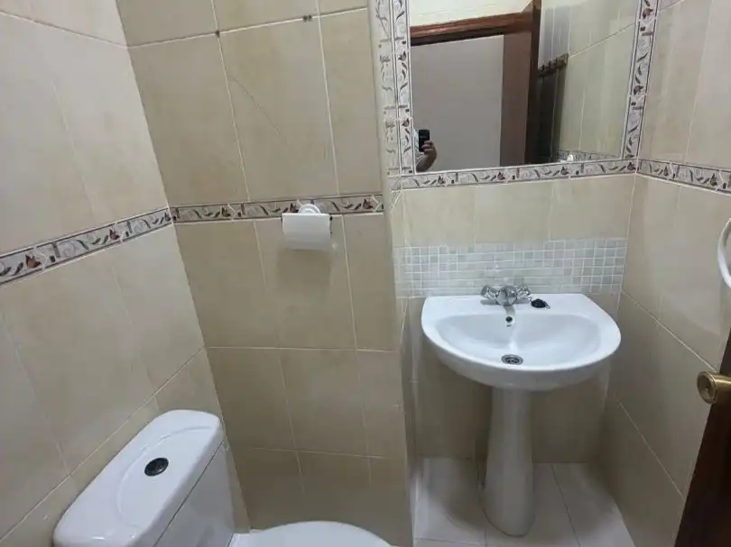 Bany de Local de lloguer en Chiclana de la Frontera amb Aire condicionat, Alarma i Domòtica
