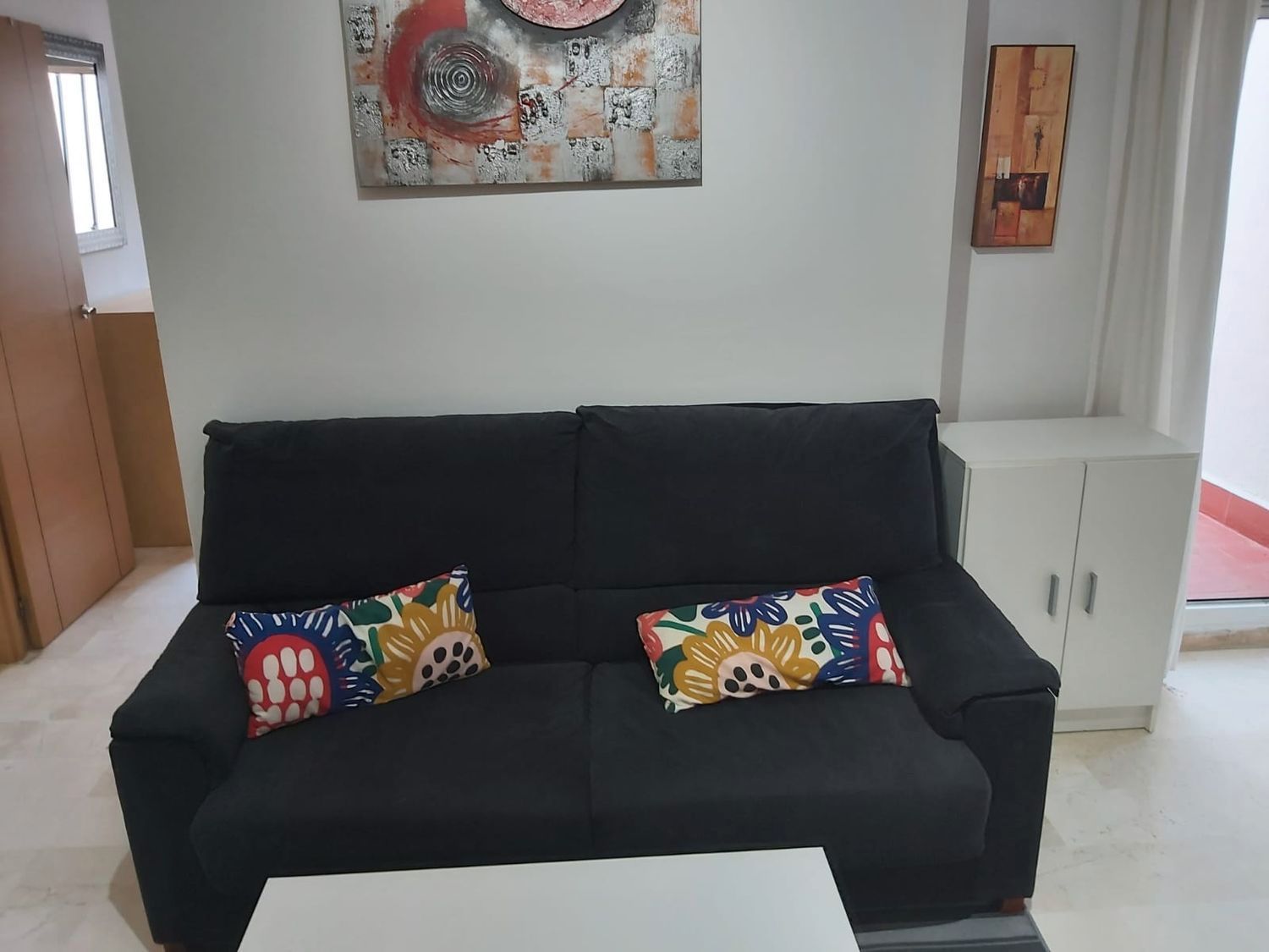 Living room of Flat to rent in  Granada Capital  with Air Conditioner, Furnished and Washing machine