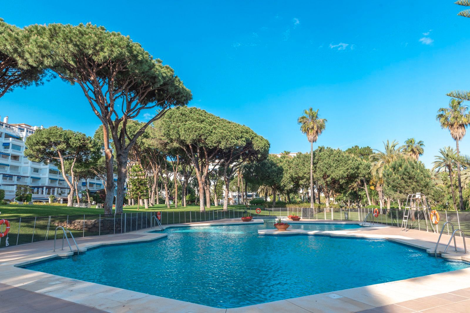 Swimming pool of Flat for sale in Marbella  with Air Conditioner, Terrace and Storage room