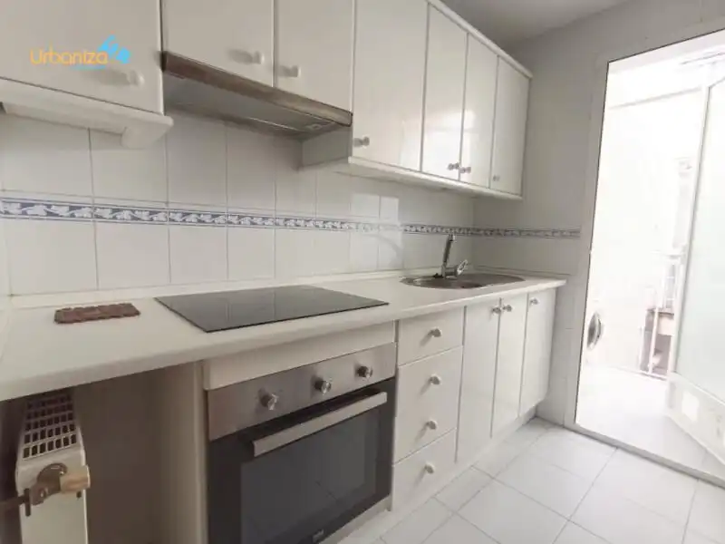 Cuina de Apartament de lloguer en Badajoz amb Aire condicionat, Calefacció i Jardí privat