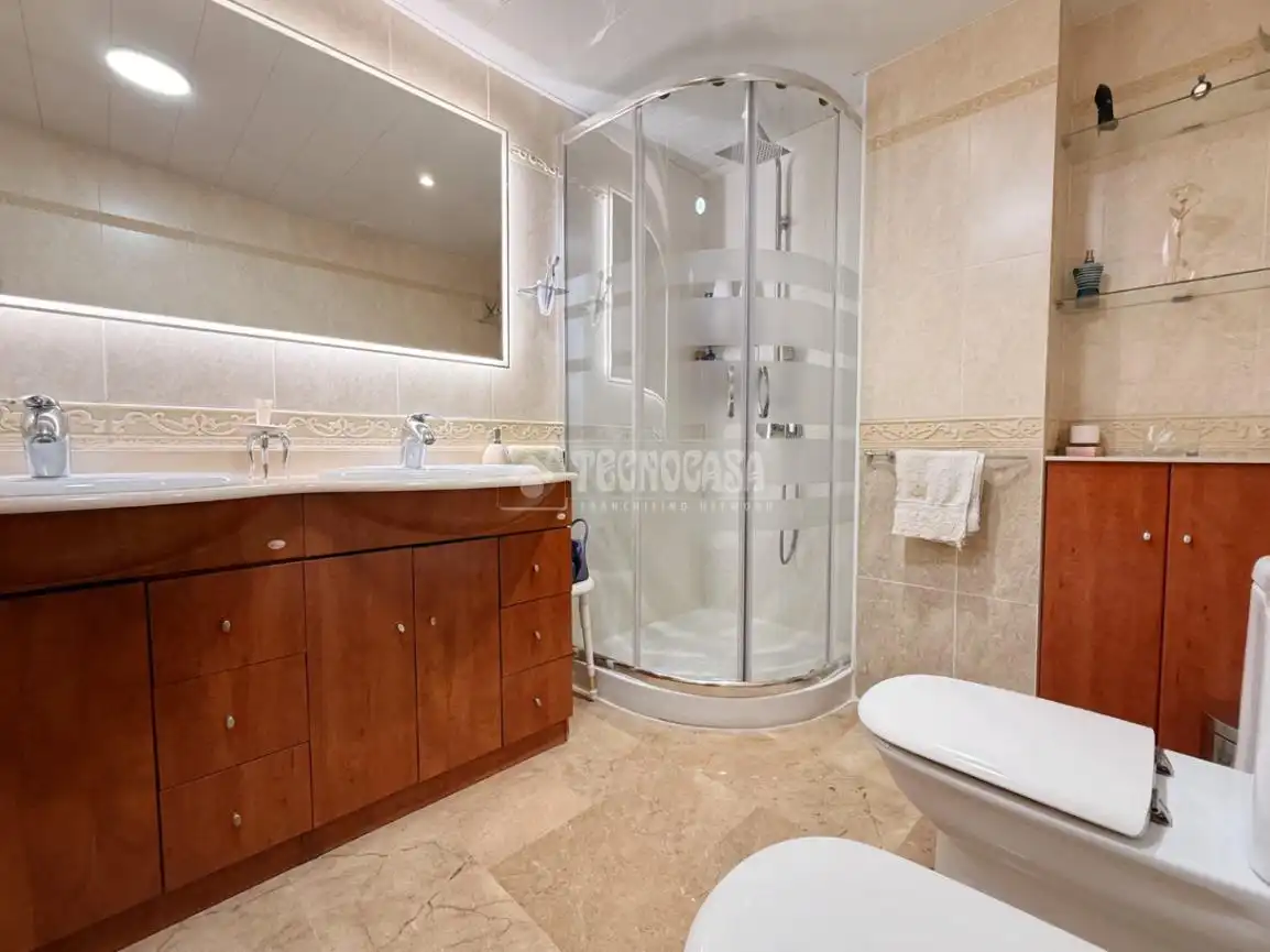 Baño de Piso en venta en Sant Boi de Llobregat con Aire acondicionado, Calefacción y Terraza
