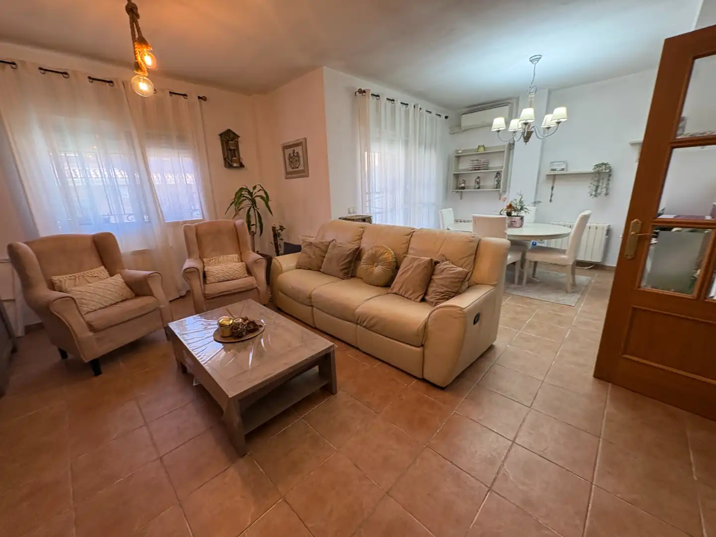 Sala de estar de Casa o chalet en venta en Ugena con Aire acondicionado, Calefacción y Jardín privado