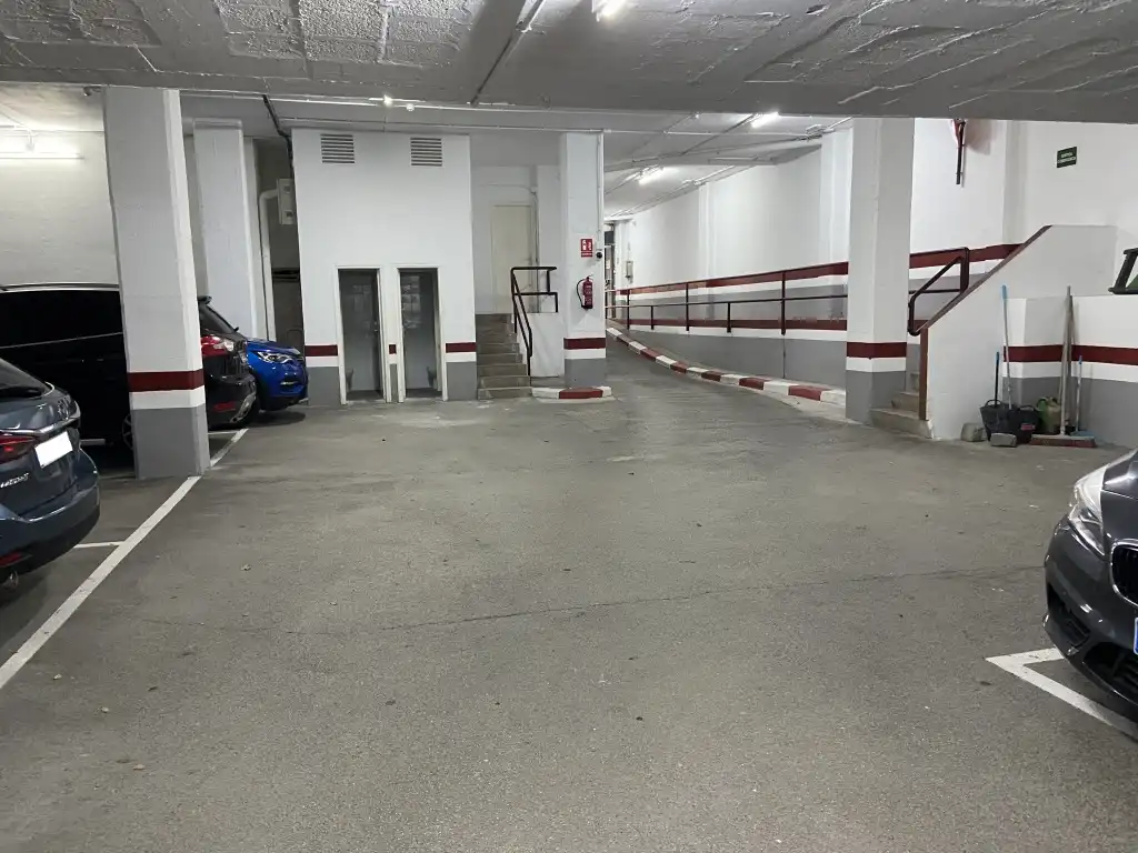 Garage for sale in Barcelona, Barcelona