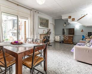 Vista exterior de Casa o xalet en venda en Cerdanyola del Vallès amb Aire condicionat, Calefacció i Terrassa