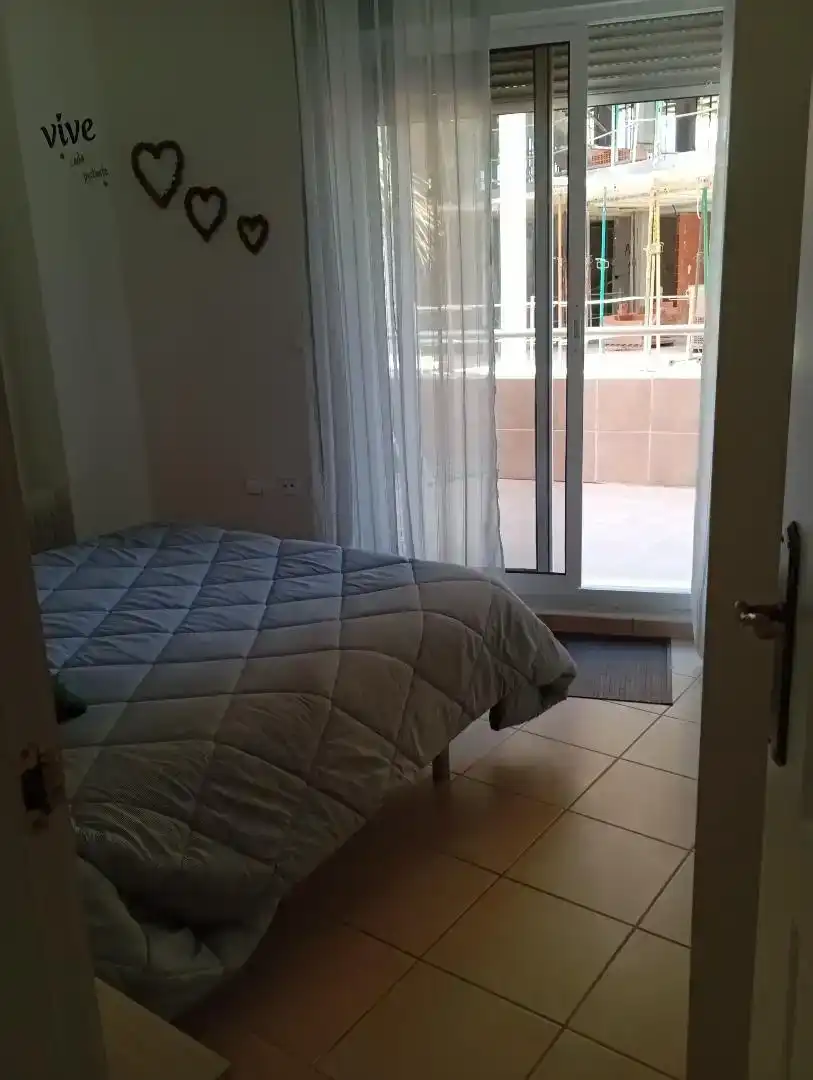 Schlafzimmer von Wohnungen zur Miete in Oliva mit Klimaanlage, Privatgarten und Möbliert